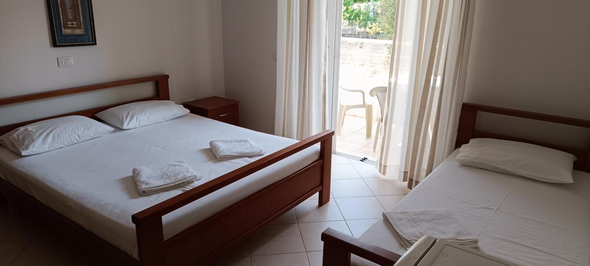 El Doro Rooms Dhermi Bagian luar foto