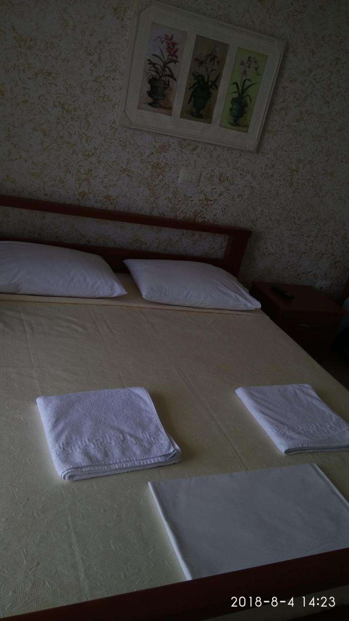 El Doro Rooms Dhermi Bagian luar foto